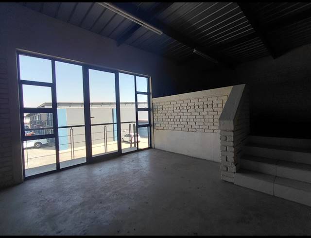 134M² WAREHOUSE TO LET IN POMONA
